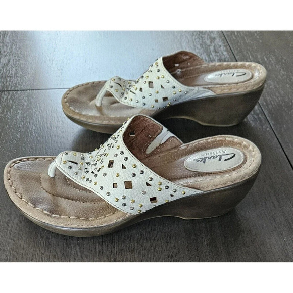 Clarks Women's Artisan White Thong Wedge Leather Sandals Stufded Boho Size 6.5 - Picture 3 of 9
